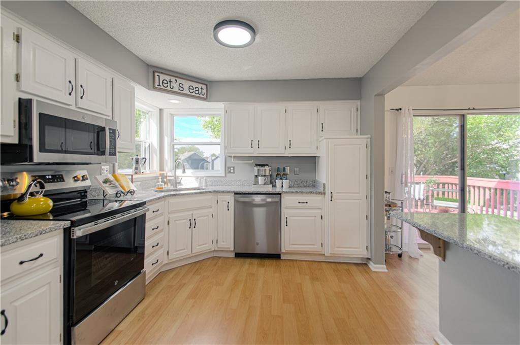 18412 W 163rd Street Property Photo 11