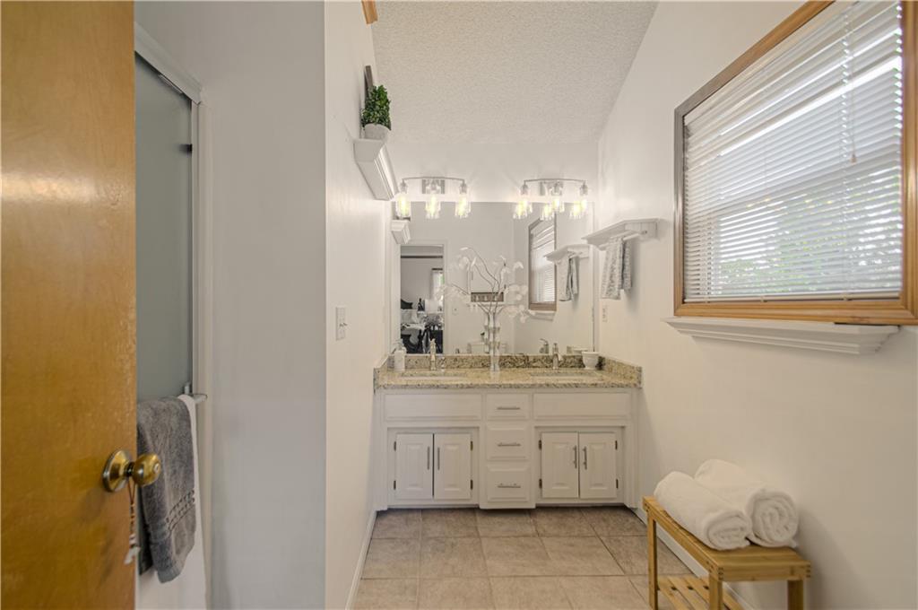 18412 W 163rd Street Property Photo 16