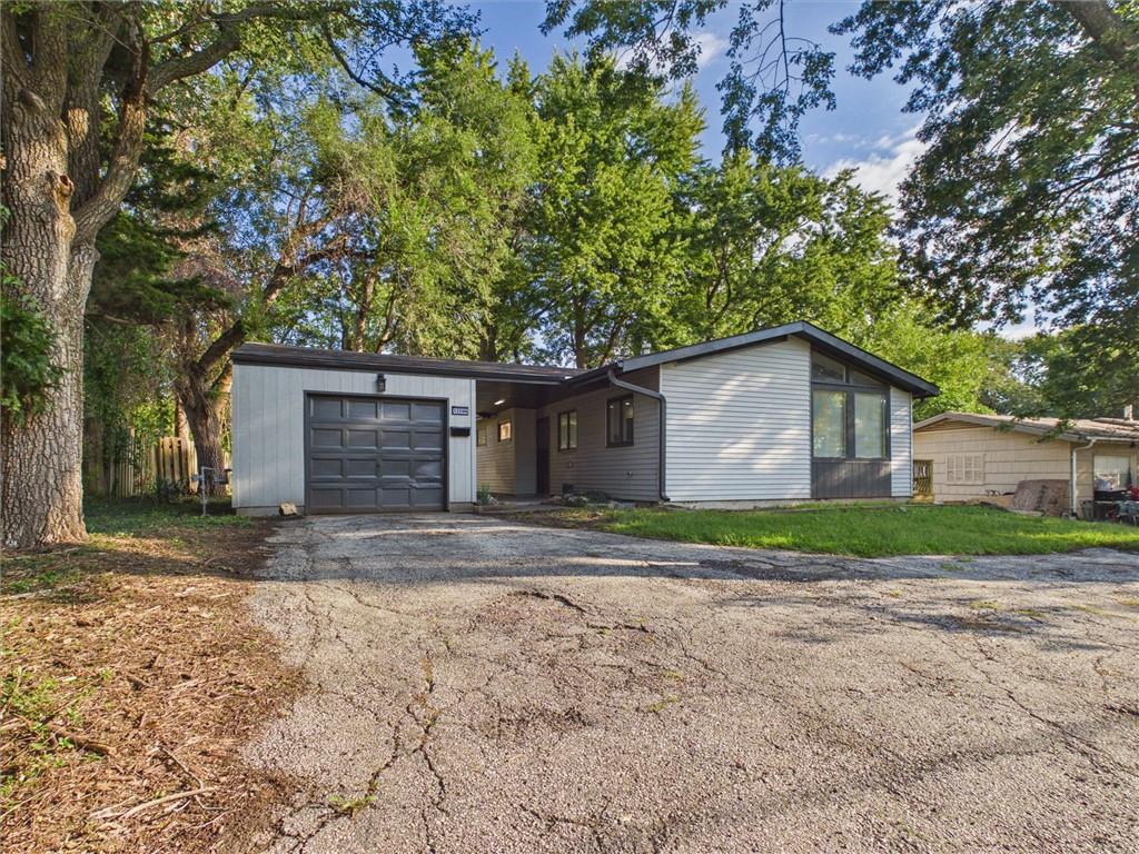 12206 E 47th Street Property Photo 2
