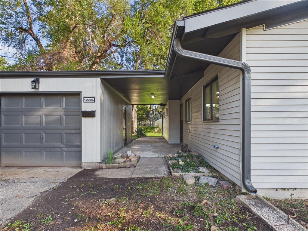 12206 E 47th Street Property Photo 4