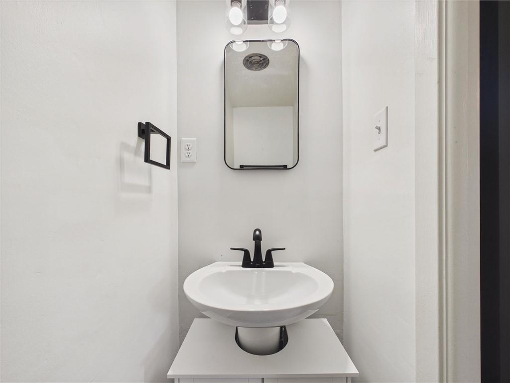 12206 E 47th Street Property Photo 28