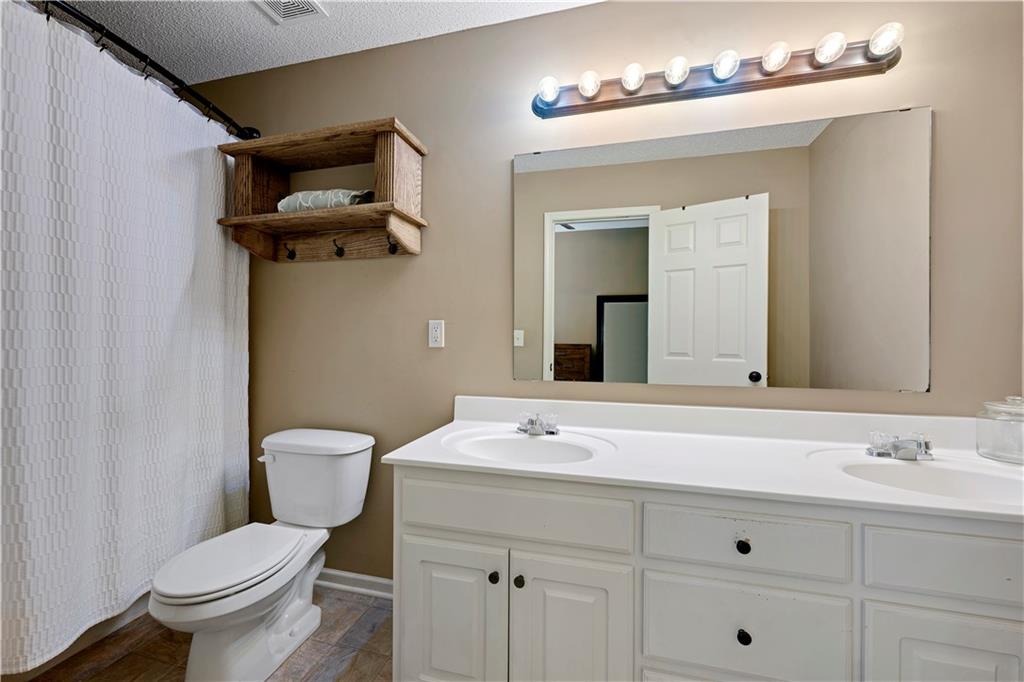 23545 W 126th Terrace Property Photo 18