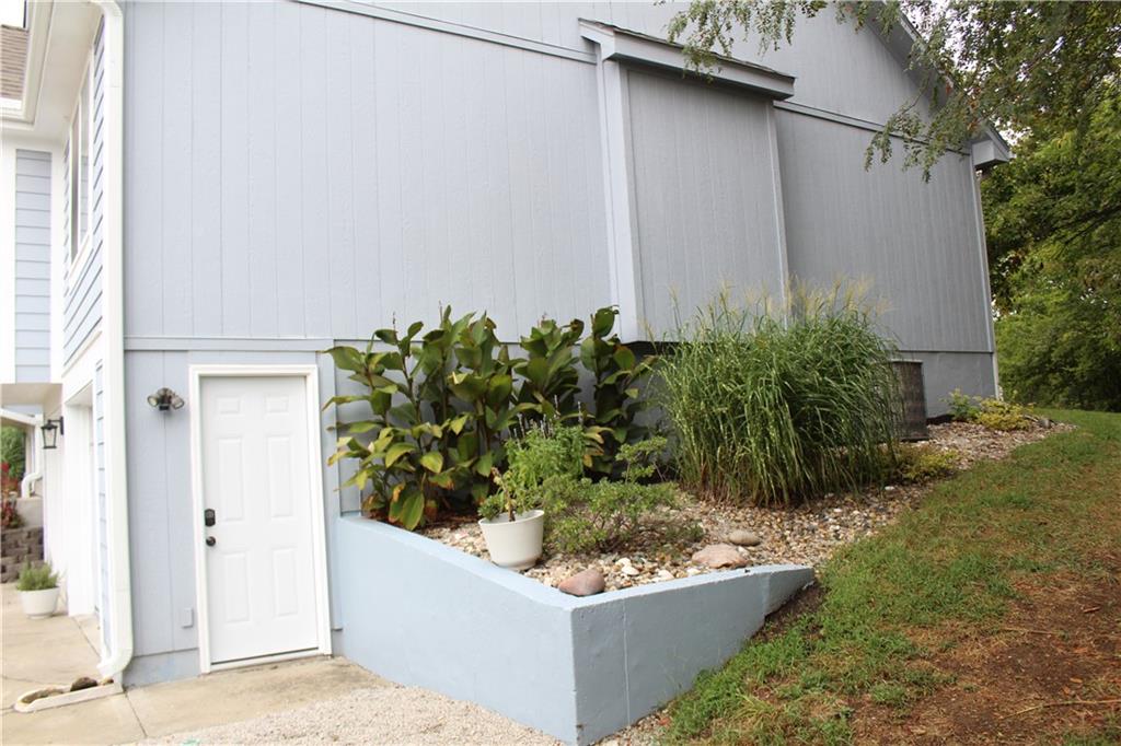 1843 Nw 515th Road Property Photo 3