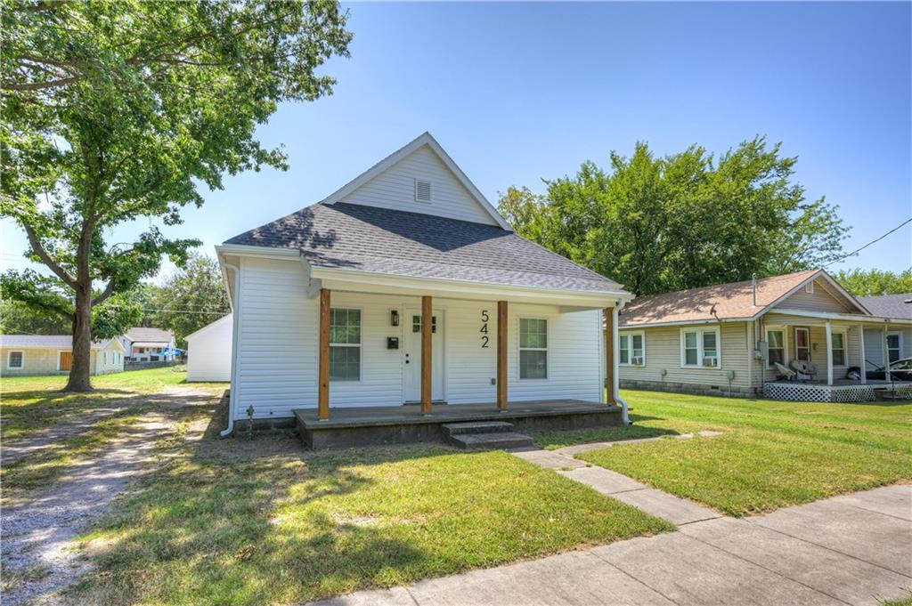 542 E 23rd Street Property Photo 1