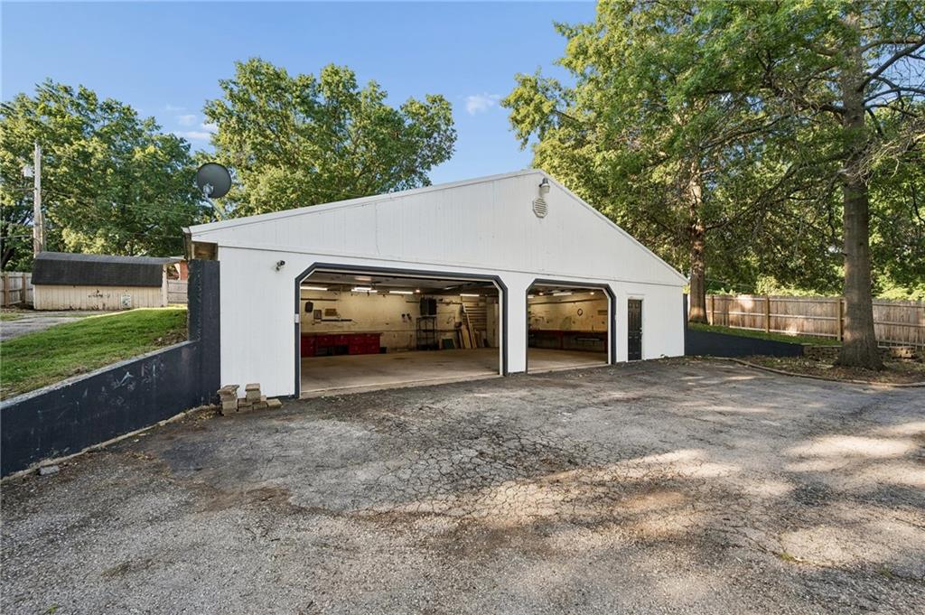14601 E 39th Street Property Photo 1