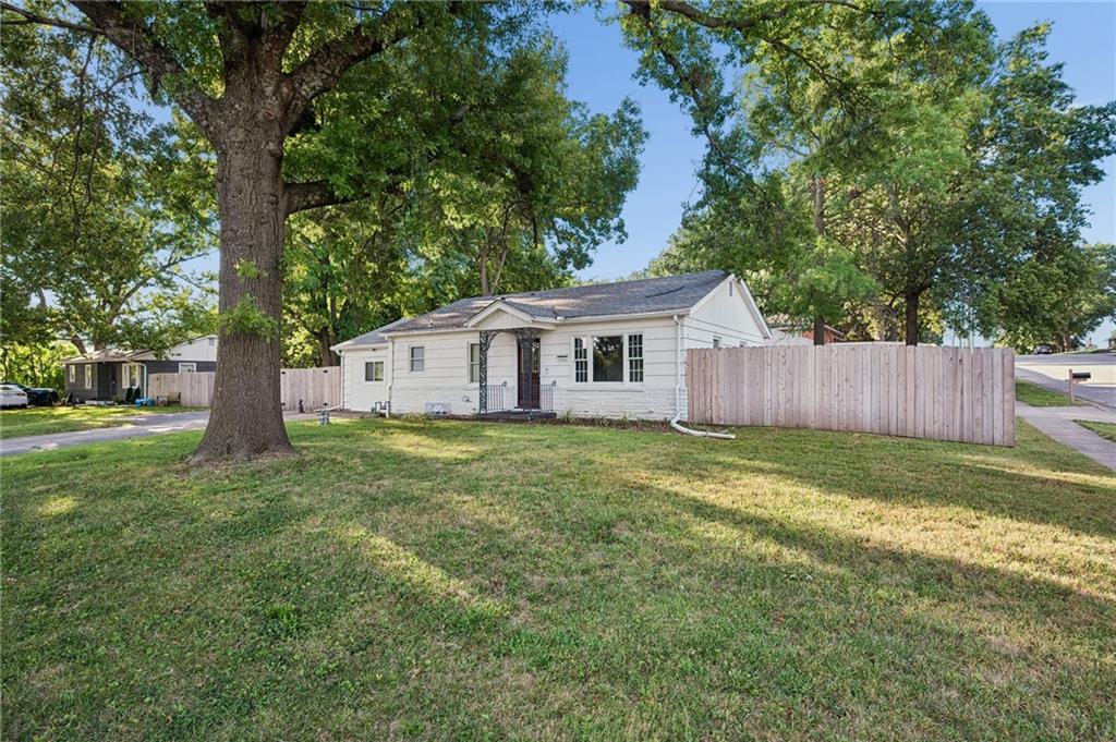 14601 E 39th Street Property Photo 6