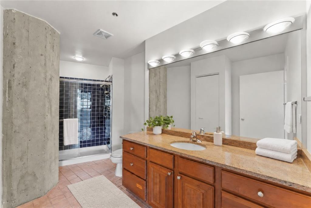 2107 Grand Boulevard Property Photo 11
