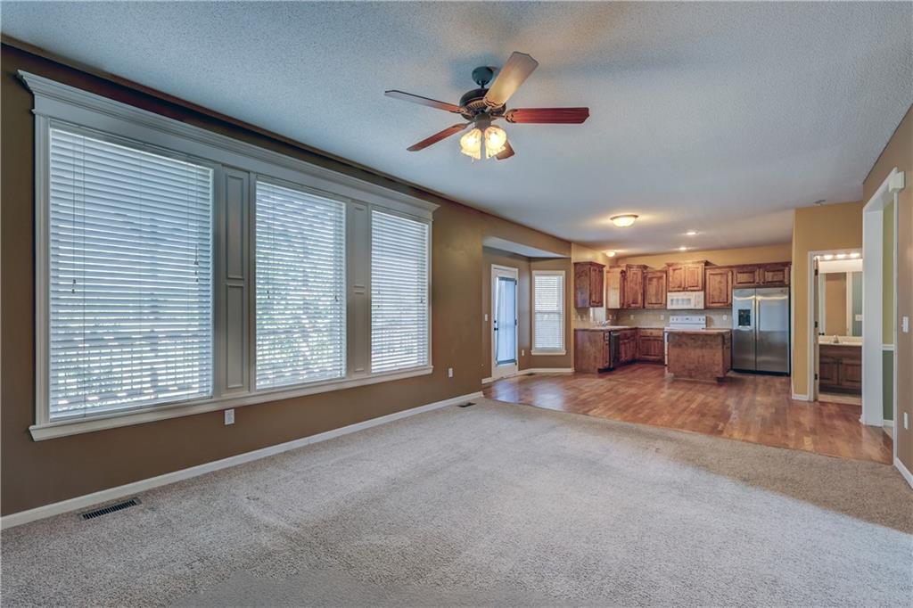 866 N Maple Street Property Photo 4