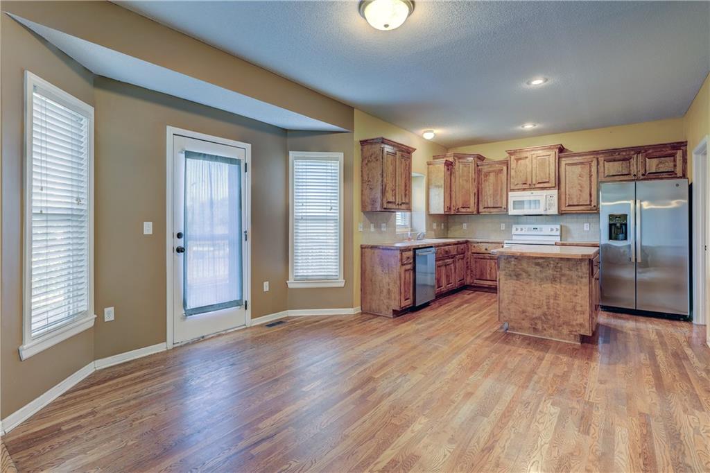 866 N Maple Street Property Photo 5