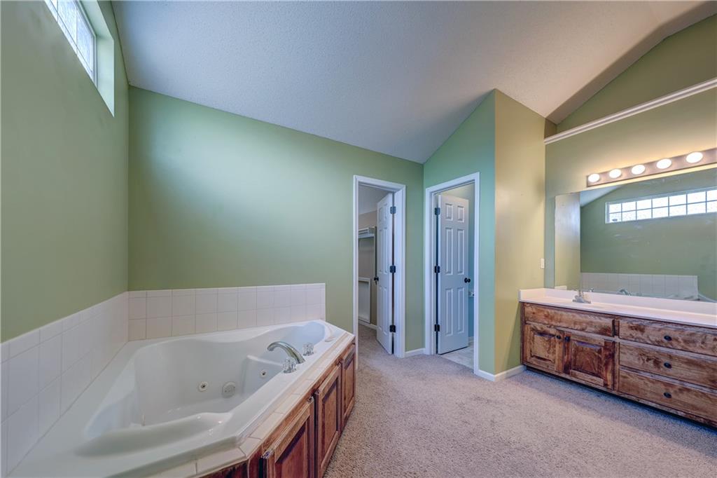 866 N Maple Street Property Photo 10