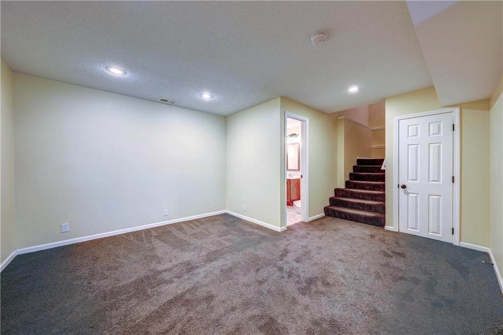 866 N Maple Street Property Photo 18