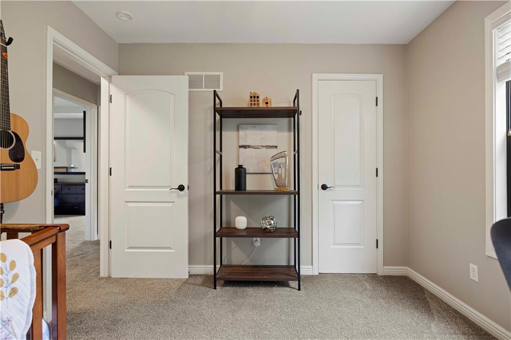 608 Se Pendleton Drive Property Photo 23