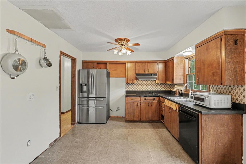 16408 E 40th Street Property Photo 5