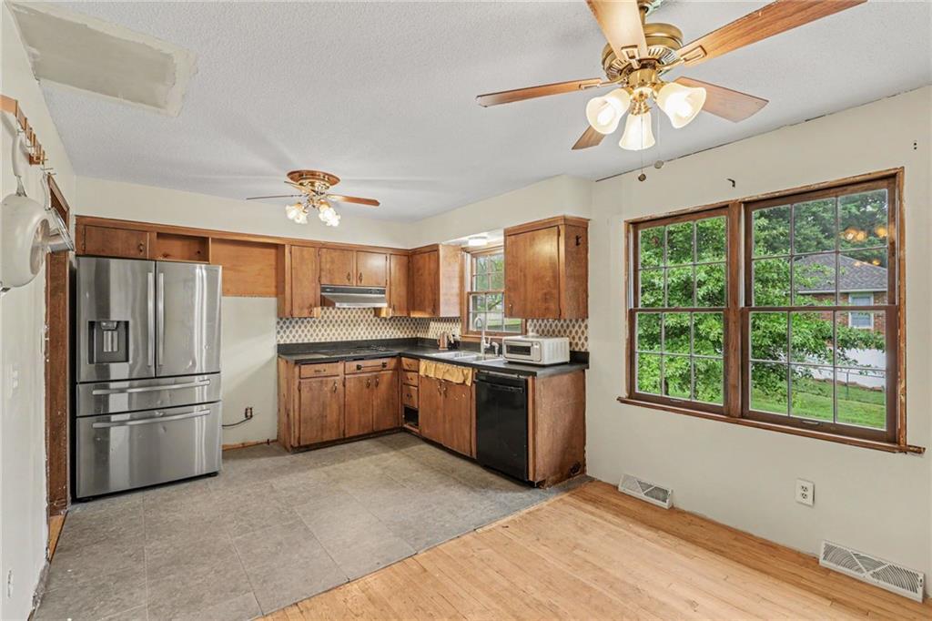 16408 E 40th Street Property Photo 6