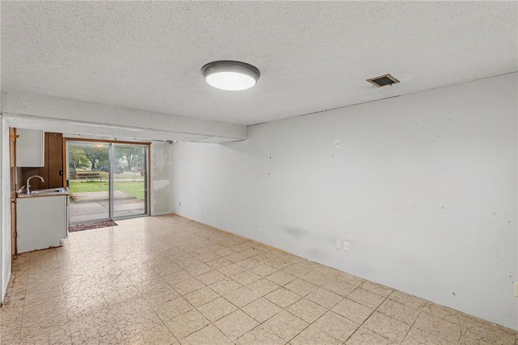 16408 E 40th Street Property Photo 18