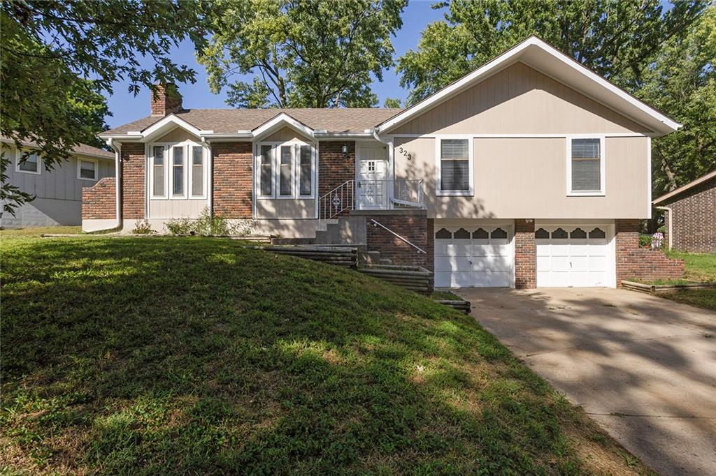 323 Gladstone Drive Property Photo 1