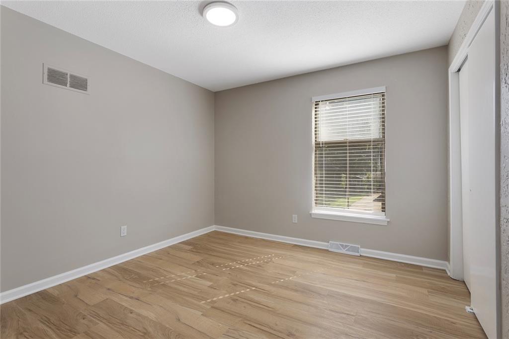 323 Gladstone Drive Property Photo 15