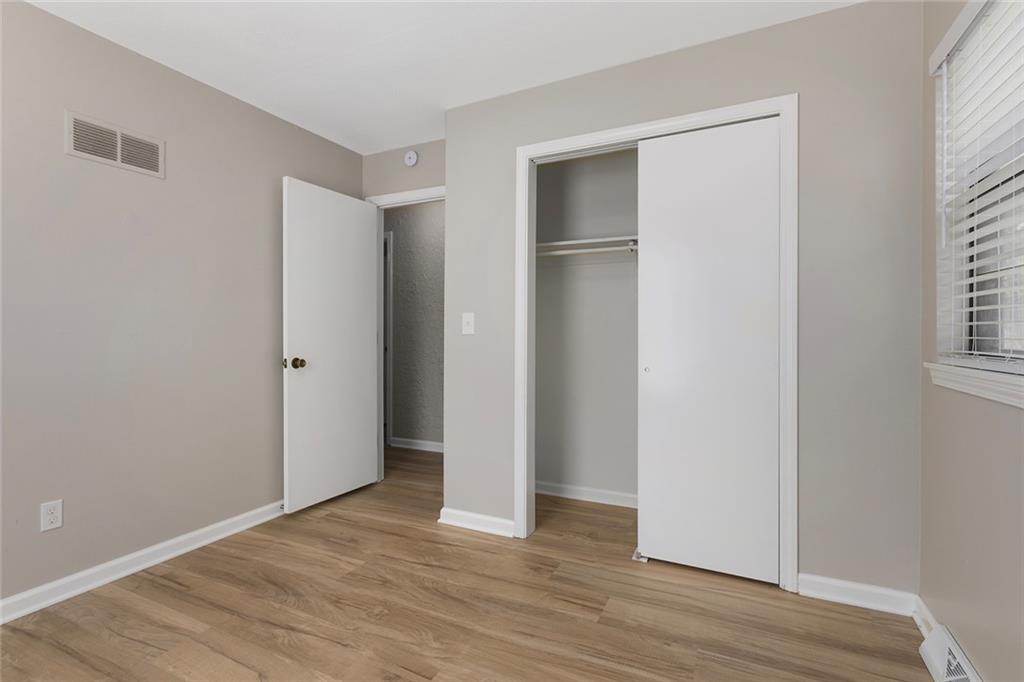 323 Gladstone Drive Property Photo 19