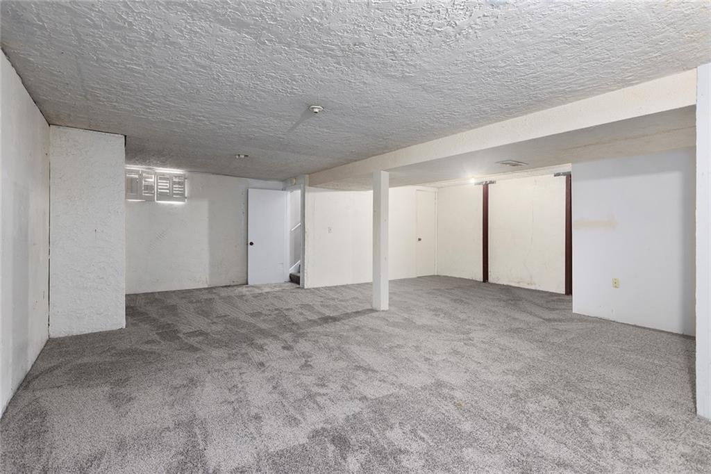 323 Gladstone Drive Property Photo 24