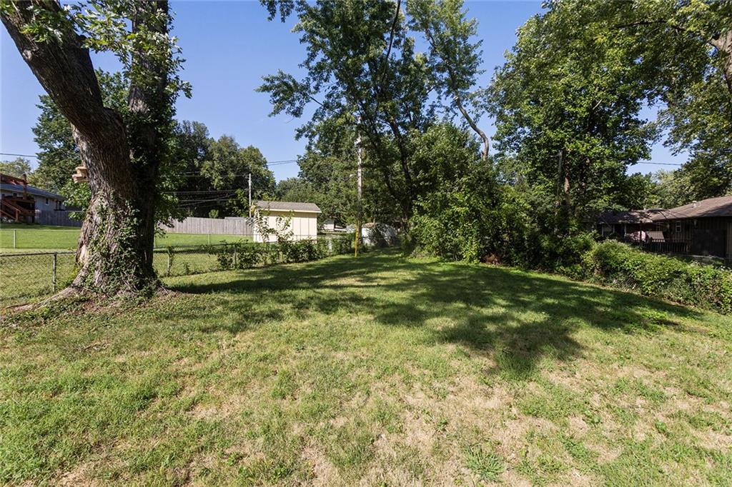 323 Gladstone Drive Property Photo 26