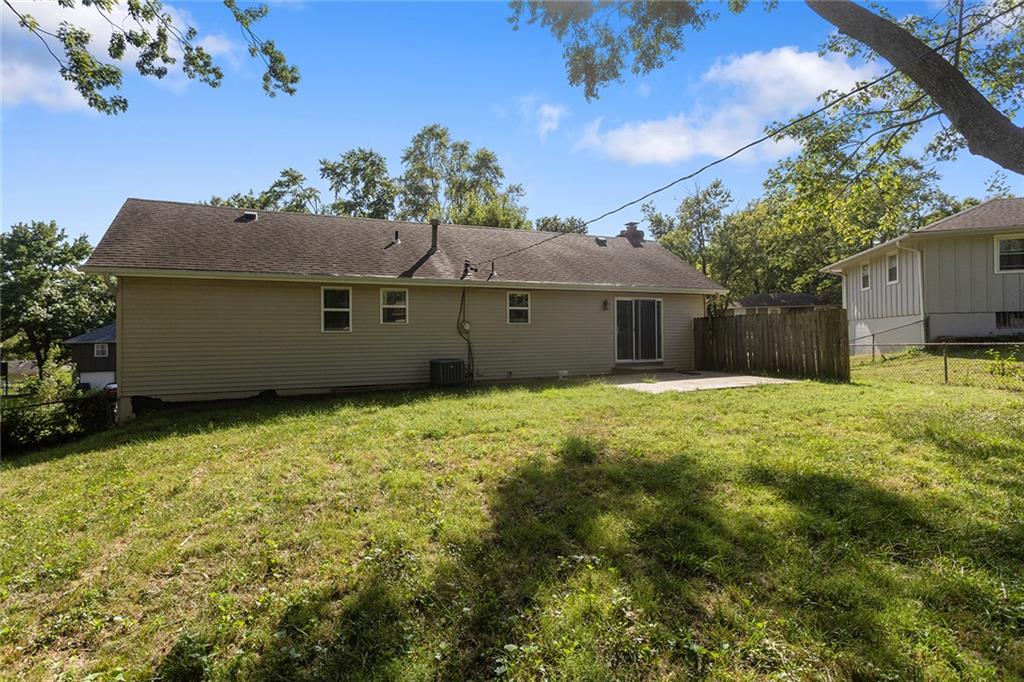 323 Gladstone Drive Property Photo 28