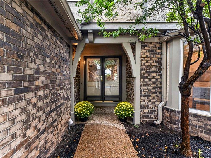 6327 Kennett Place Property Photo 3