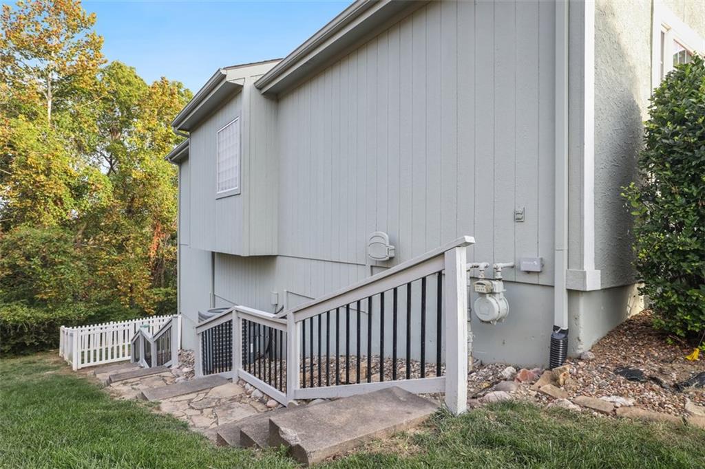 7228 N Spruce Avenue Property Photo 8