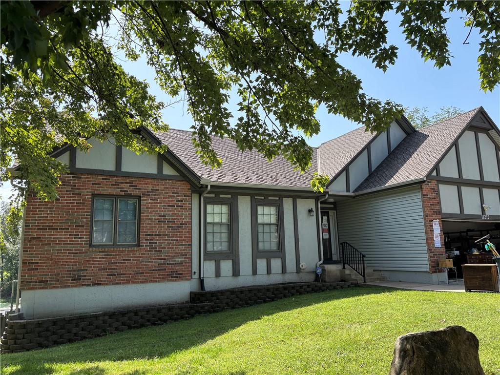11219 Lakeview Drive Property Photo 1