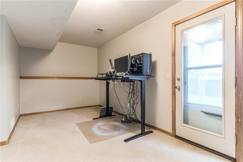 8911 Ne 74th Street Property Photo 26