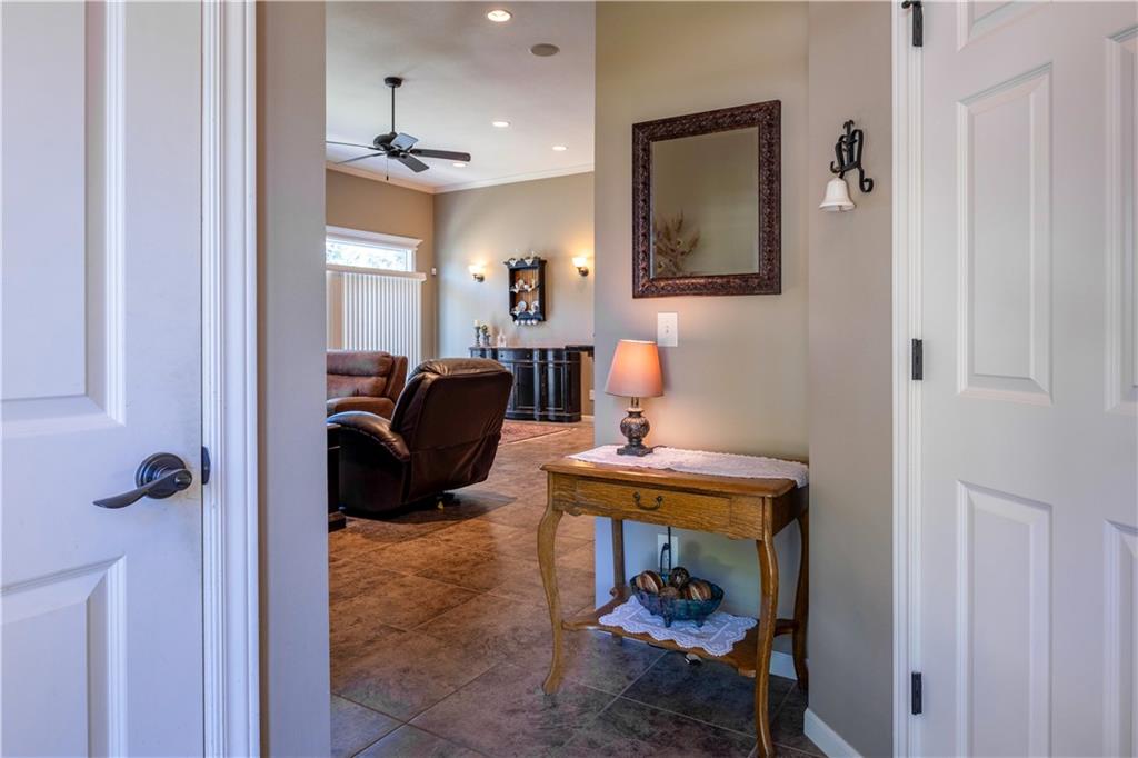 716 Coving Court Property Photo 4