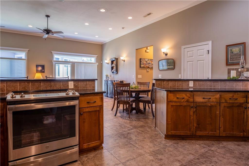 716 Coving Court Property Photo 8