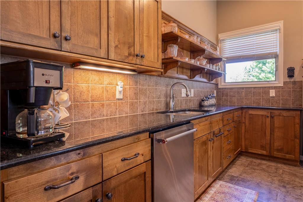 716 Coving Court Property Photo 10