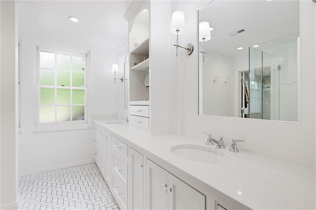 2700 W 63rd Street Property Photo 42