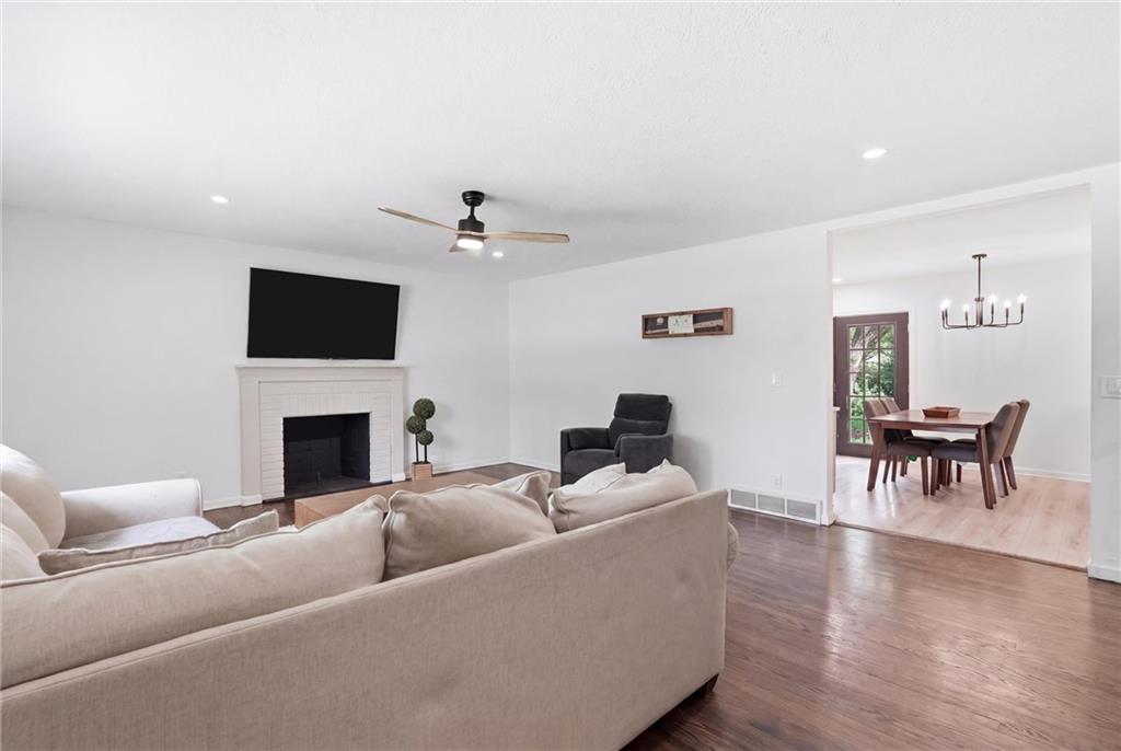 5913 Noland Road Property Photo 4