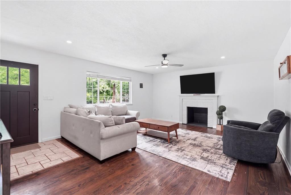 5913 Noland Road Property Photo 6