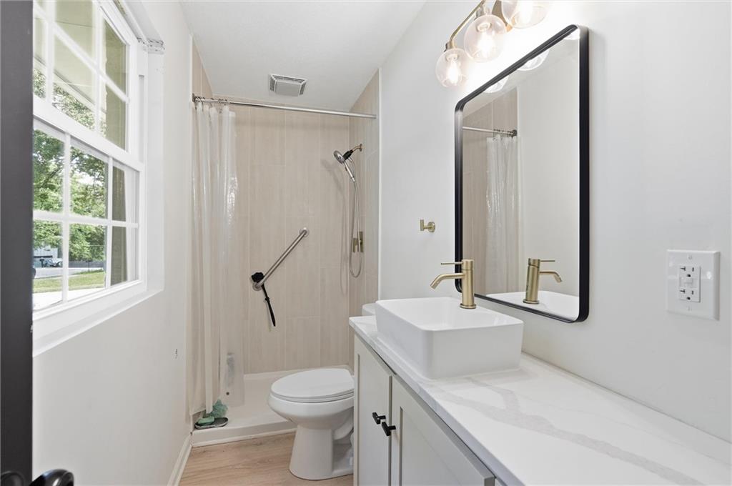 5913 Noland Road Property Photo 19