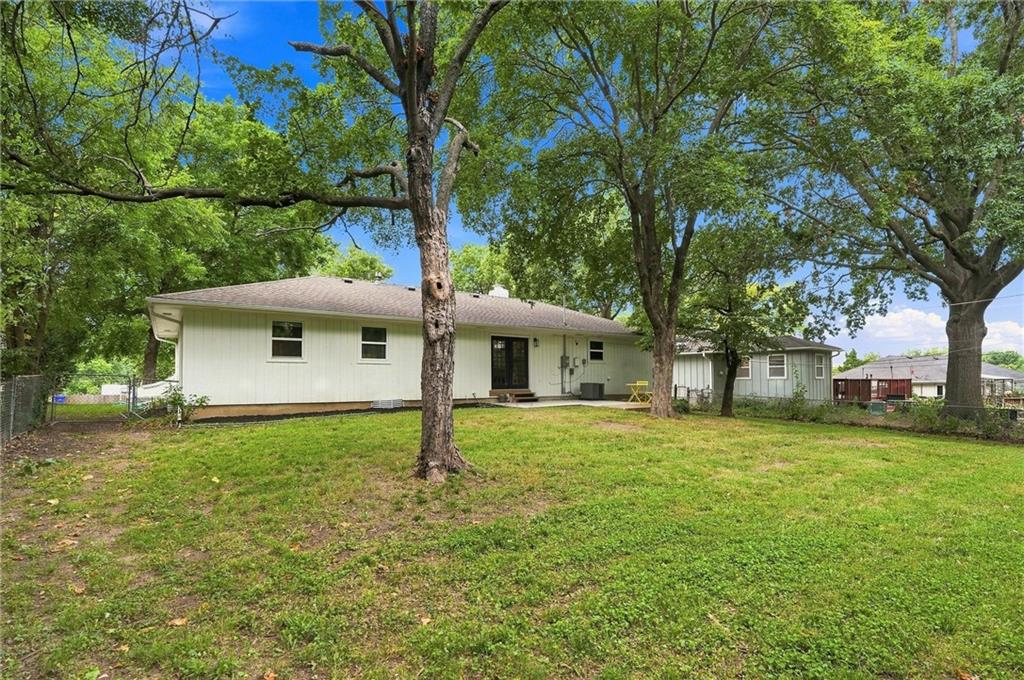 5913 Noland Road Property Photo 27
