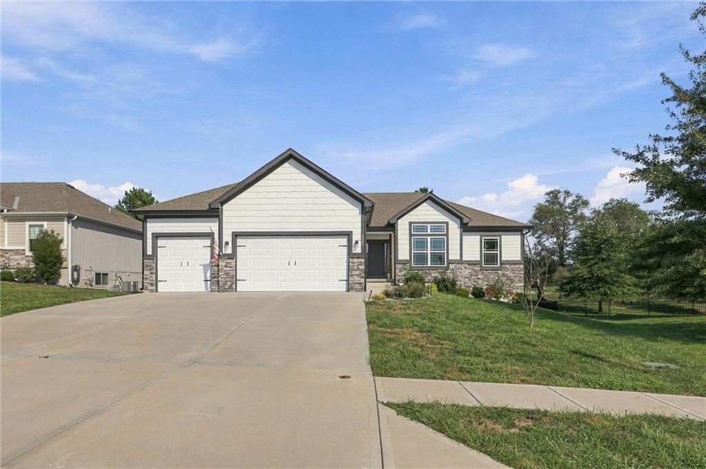 2209 Greenfield Court Property Photo 2