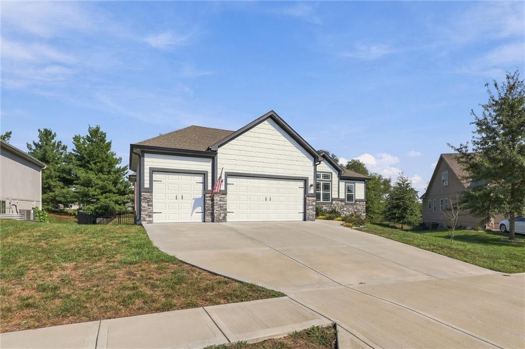 2209 Greenfield Court Property Photo 3