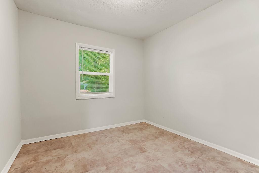 6402 E 149th Terrace Property Photo 12