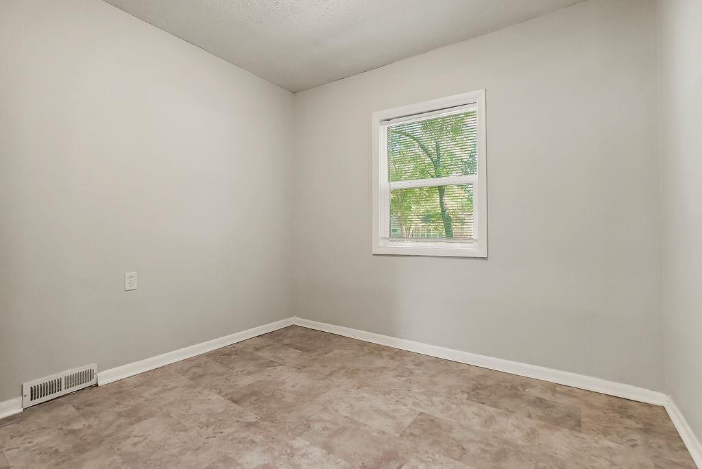 6402 E 149th Terrace Property Photo 13