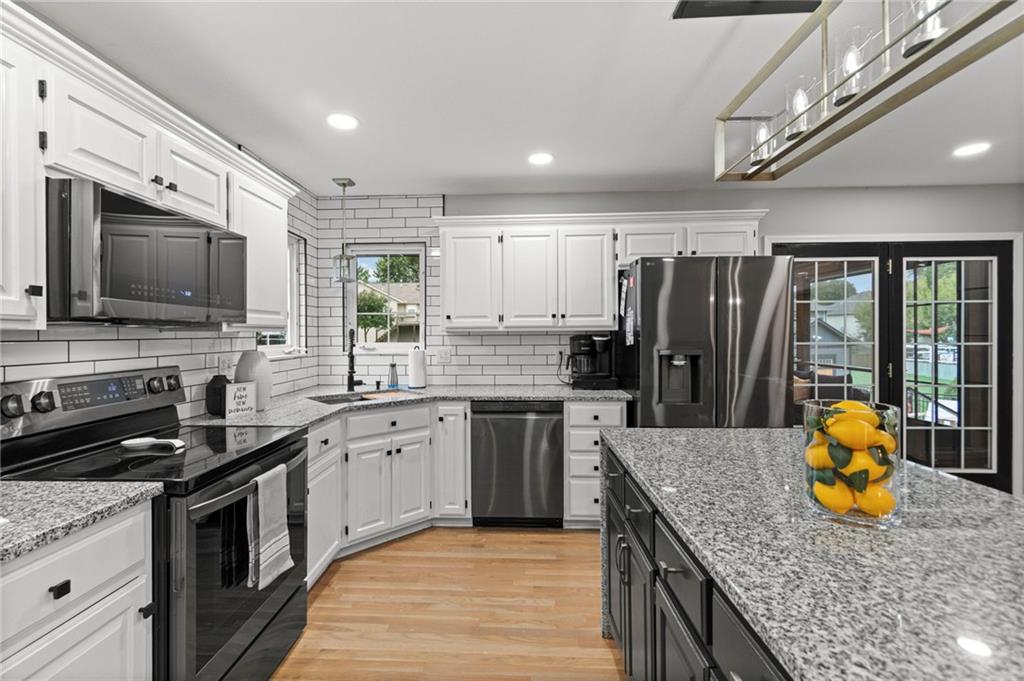 405 Se Saratoga Drive Property Photo 6