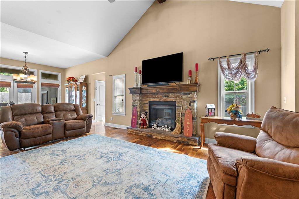 1302 Aberdeen Circle Property Photo 4