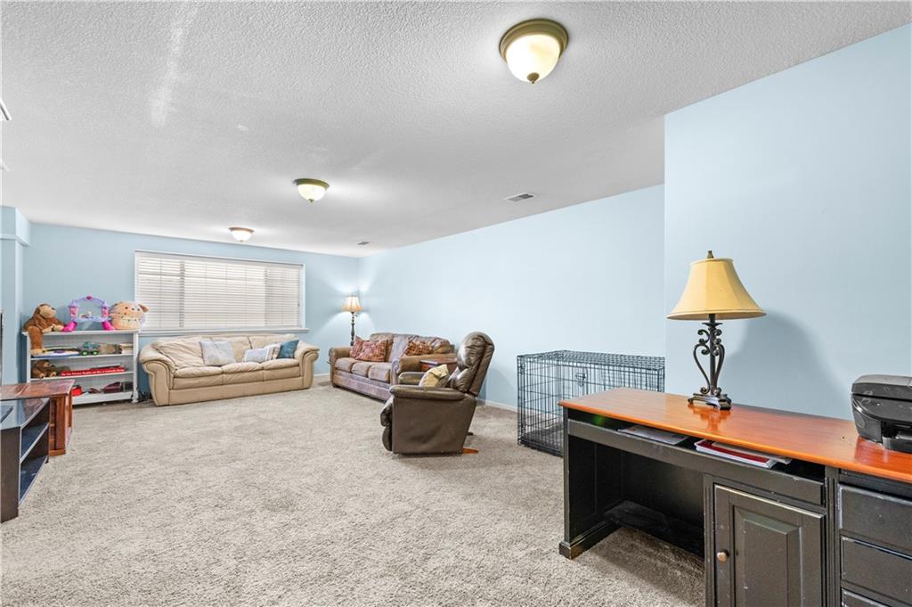 1302 Aberdeen Circle Property Photo 26