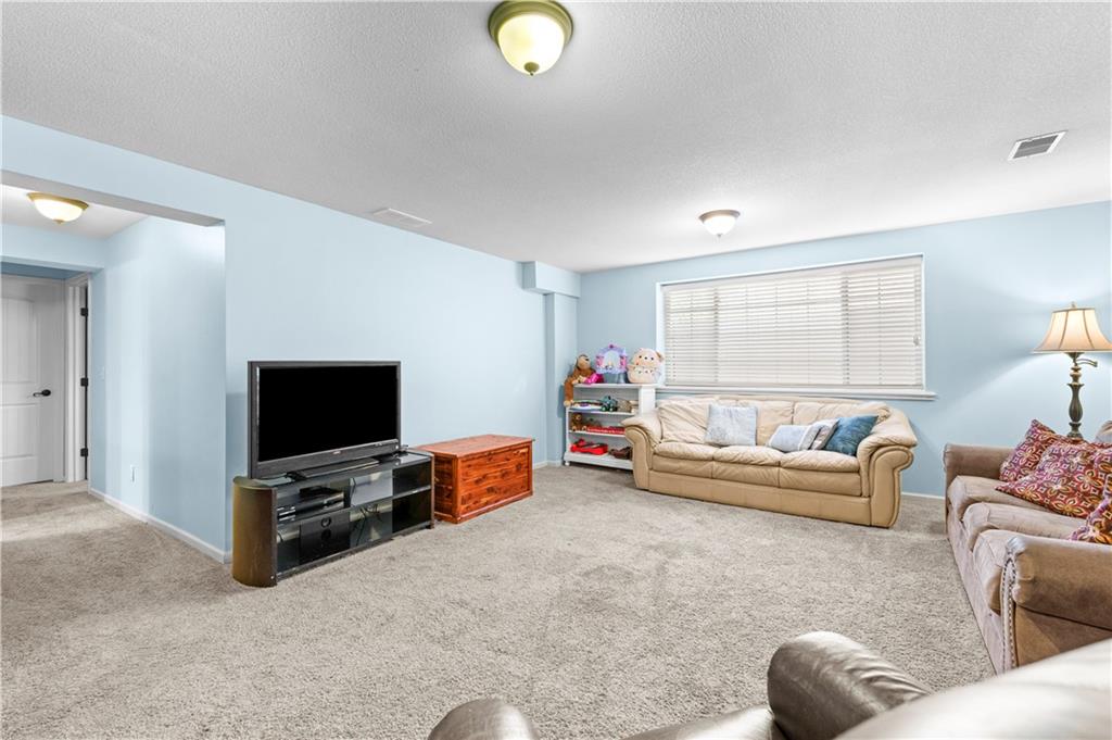 1302 Aberdeen Circle Property Photo 28