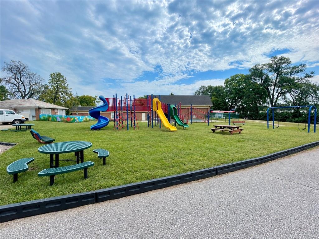 School/gym Building, 8150 Wornall Road Property Photo 7