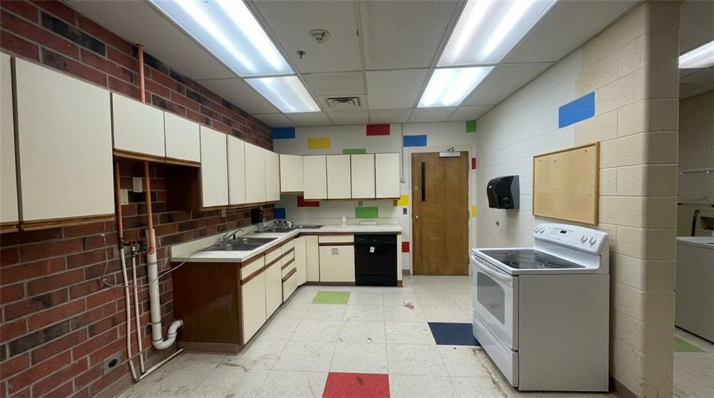 School/gym Building, 8150 Wornall Road Property Photo 13