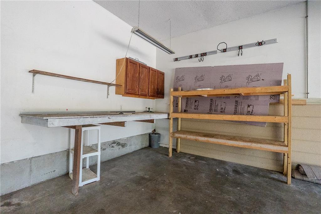 417 W 11th Street Property Photo 6