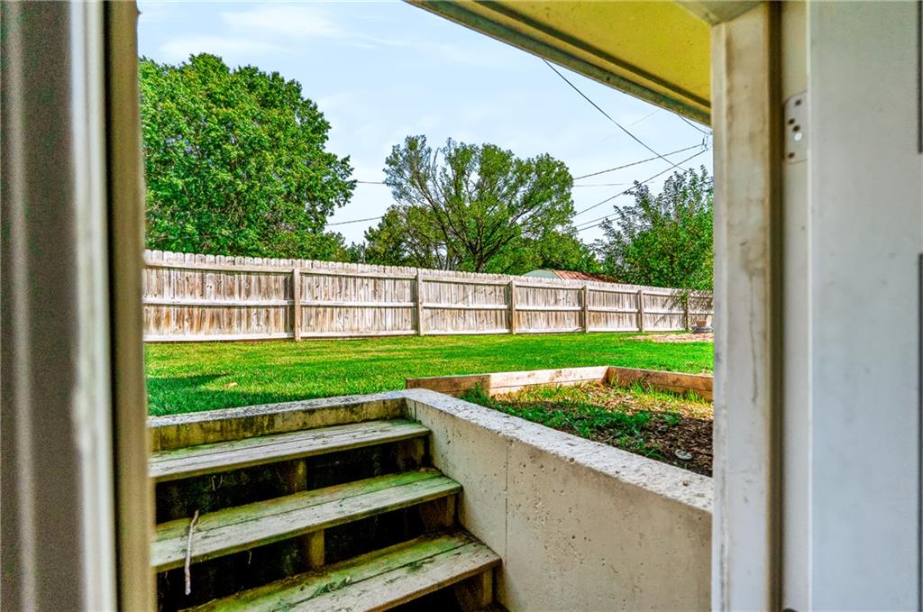 417 W 11th Street Property Photo 38