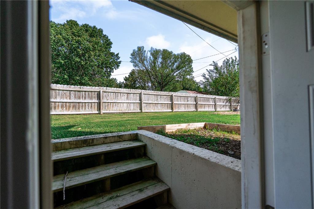 417 W 11th Street Property Photo 40